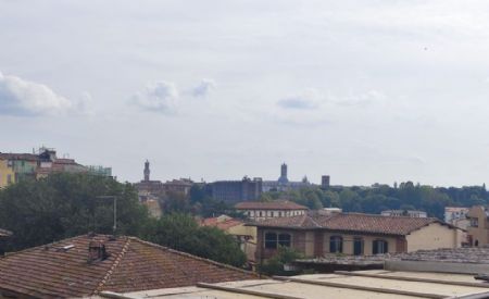 Vendita Appartamento SIENA: ZONA ANTIPORTO. Vendesi,  a pochi passi da Porta Camollia e da Piazza Amendola, elegante e...